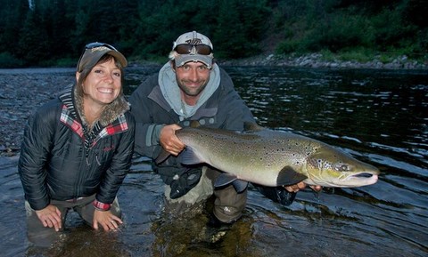 Genevière & Dave: Un jeune Couple de Passionné du Saumon
