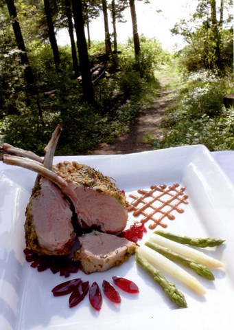 Carré d'agneau, sauce au porto et romarin