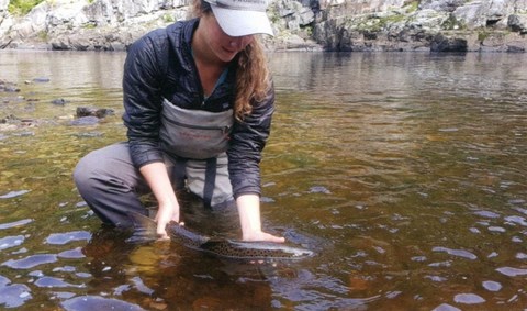 Sabrina effectuant une gradation dans les règles de l'art.