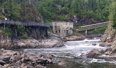 Une vue spectaculaire du secteur du Trou de la Fée sur la rivière Métabetchouane